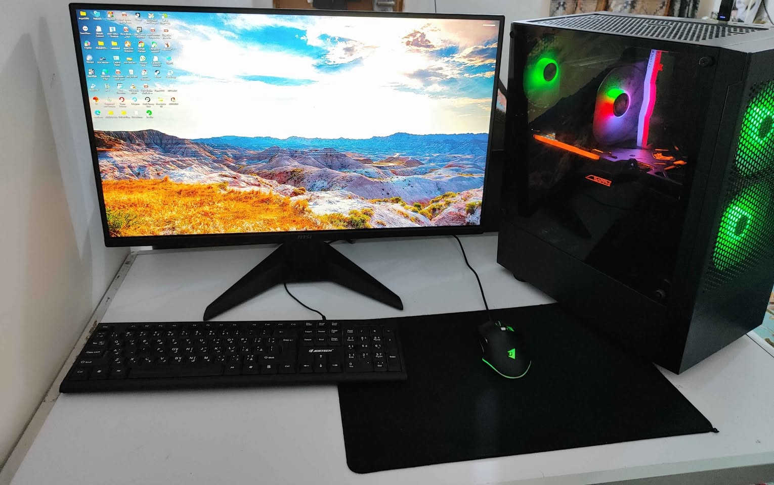 السلام عليكم PC Gaming  للبيع استعمال قليل جداً  المكان ميسان العمارة
 استخدام سنة وخمسة أشهر بالضبط
الاستخدام خفيف جداً وغير مكثف ما مشغل اي برامج أو ألعاب ثگيلة عليه ومتروك فترة انشغال بسبب الدراسة سادس. 
الجهاز نظيف جداً وكارتوناته كاملات كلهن مثل الجديد
 المواصفات:
 المعالج: Intel Core i5-12400F
 كارت الشاشة: Sapphire Nitro+ RX 6700 XT 12GB
  المذربورد: ASUS PRIME H610M-K D4
 الرام: 16GB (2x8GB) T-Force Delta RGB 3200MHz
 الخزن: 512GB M.2 NVMe (PNY)
 البورسبلاي : Segotep GN750W 750W
 الكيس: Talos E3 Mid Tower
 المبرد: LC-RI20 RGB غازي
 UPS: 1500VA tiger اوفلاين
شاشة:MSI MAG 275QF 2K 180HZ
ماوس+ كيبورد + ماوس باد عاديات تجاريات
الجهاز يشغل العاب تربل اي على جودة 2K وفريمات عالية
للاستفسار مراسلة خاص أو واتساب ***********
السعر: 1,300,000 دينار عراقي ما بيه مجال عمارة, ميسان
