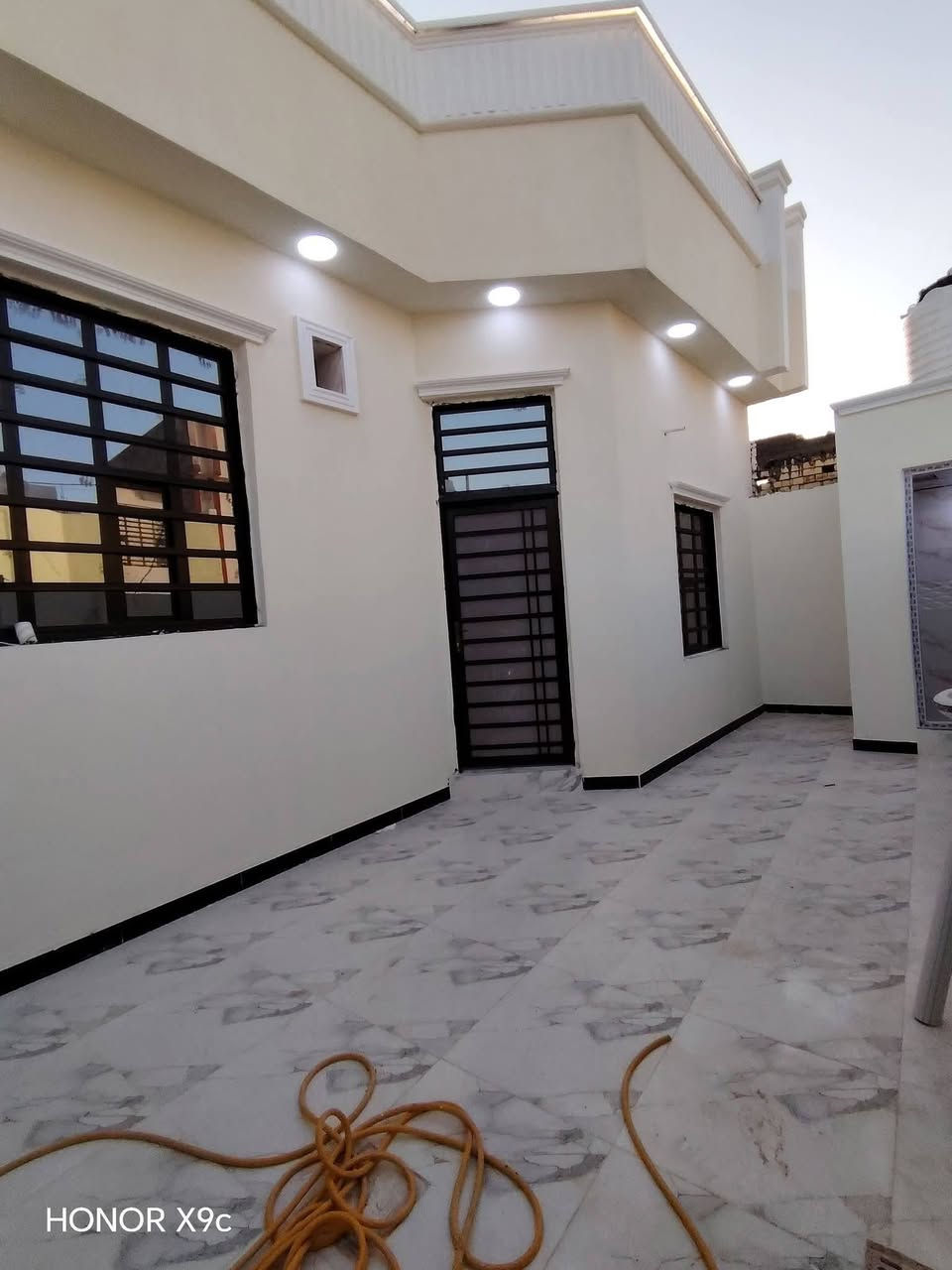 أعلااان أعلان🌹
دارين للبيع كل دار مساحه 140متر🏘
#العنوان شط العرب الجزيره الفيروزيه 
يحتوى علـّۓ  كل دار م̷ـــِْن
1-أستقبال 
2-صاله،،مطبخ
3-غرفتين منام 
4-صحيات داخليه خارجيه 
#البناء حديث بناء بلوك تسليم مفتاح 🔑
جاهزات للسكن✅
#خدمات كامله ماء ،كهرباء ، اناره ع شارع تبليط ابعادع8متر
كافه الخدمات متوفوه ✔🛜
#نوع العقار طابو صرف زراعي بأسم عراقي📜
للأسفسار📞
 {***********📲
 {***********📲
