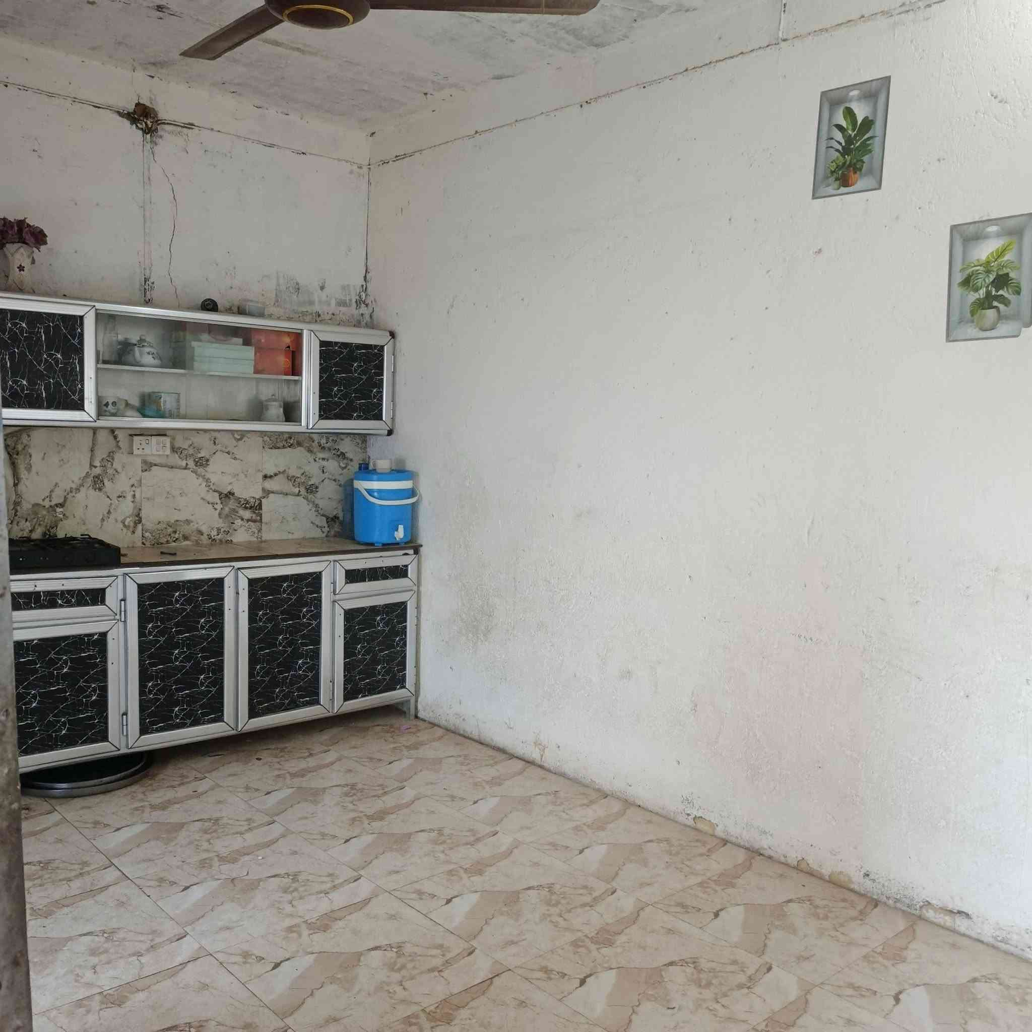 بسم الله الرحمن الرحيم
بيت زراعي للبيع 
طريق المشايه نزلة حسينية الامير 
مقابيل أسواق ابو صلاح
على الشارع مباشرتآ 
غرفتين وصاله ومطبخ وديوانيه وصحيات 
المساحة / 170 متر
السعر وباقي التفاصيل على
 الارقام الموجوده بالاعلان 
***********//***********
او مراسلة الصفحة
