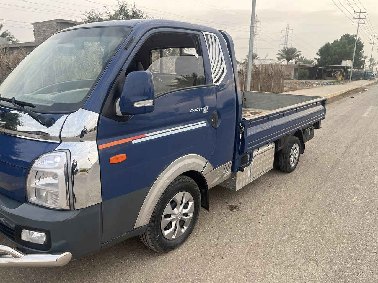 السلام عليكم كيا بورتر 2018 فول وربع بيهه ضربه خفيفه بل بجم ومن كوريه الربع مالت السايق والباب مبدل نفس الون السعر 120 وبيهه مجال ***********
