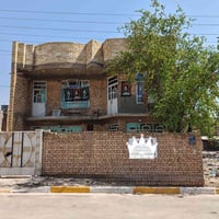 بيت للبيع مساحه 200متر طابقين منطقه ال27 قرب مدرسة الشهيد عماد  ع ساحه...