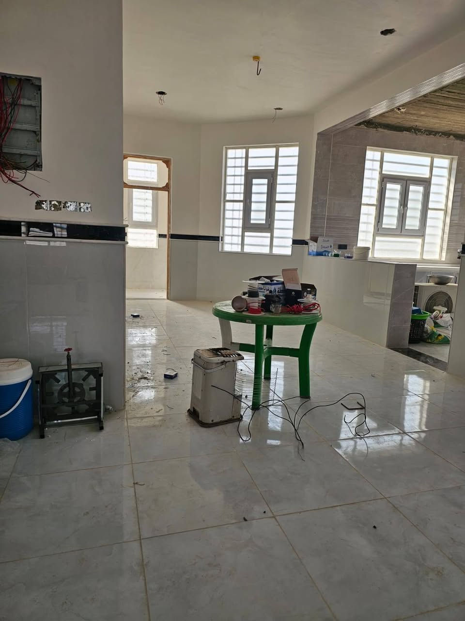 #بسم ـ الله / بيت للبيع مكان مميز العباسيه حي المنتضر مساحه الارض ٦٢٧ بناء ٣٠٠
٣ غرف نوم 
ستقبال 
درج دور 
البيت هستوه كامل بعده مامسكون المعرفة السعر الانتصال *********** او مراسله واتساب
