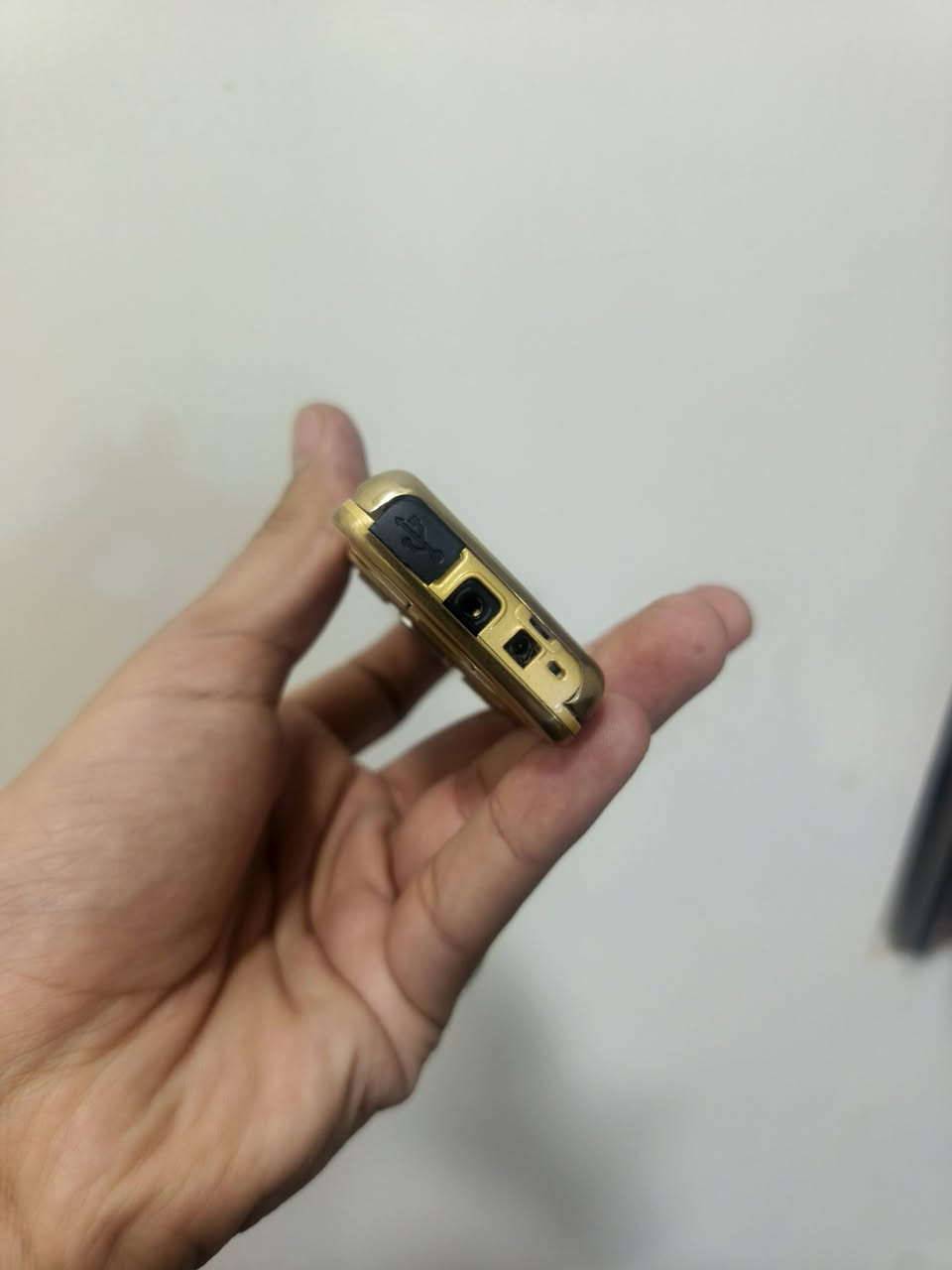 الانيق لون مميز كامل ملحقات شغال كامل سعر ٤٠ ألف مع توصيل


**إذا كنت صاحب هذا الإعلان وتريد حذفه لأي سبب، رجاءا أرسل رسالة إلى الدعم الفني**