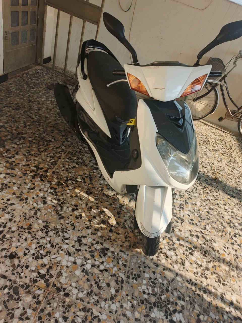 سلام عليكم سكنس فحل للبيع دراجه خير من الله رمبه قبل 5 اشهر نازله دراجه بس داريه دهن وبانزين كهربائيات كلها شغاله خير من الله شلعه ومعدل فول 
العنوان سلمان باك 
السعر 1500وبيه مجال 
رقم ***********
