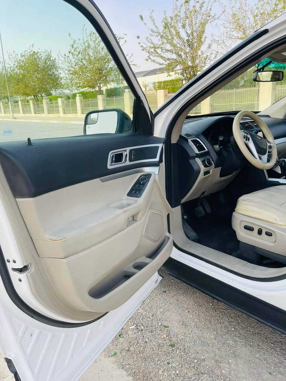 Ford explorer 2011 sel 
سەیارەکە بێ بۆیاخە فول مواسەفاتە هەمو گیانی بە شەرت 
دەبڵ ئەکسل نیە
***********￼ السليمانية, العراق
