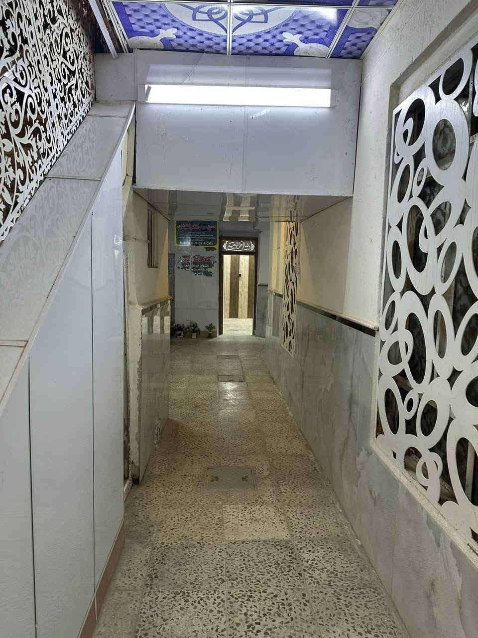 بناية تجاريه للبيع في محافظة الديوانية 
المساحه : ١٧٤.٥ م 
الواجهه : ٩ م 
الموقع : الديوانيه شارع الاطباء مقابل مستشفى الديوانيه الاهلي 
الوارد : (٥ مليون شهريا ) مؤجره حاليا فقط عيادتان بسعر ٢ مليون وباقي ٥ عيادات فارغه 
السعر : ٥١٠ مليون مع مجال قليل ترهم بيع او مراوس ب دار سكن في حي الجامعه او ام الخيل او العروبه مع اعطاء فرق————————————————————————
التفاصيل : ثلاث طوابق كونكريت مسلح 
الطابق الاول : مختبر مع صالة استقبال و ٣ عيادات مع صالة استقبال ومجمعات صحيه عدد ٣ 
الطابق الثاني : ٣ عيادات مع ٣ صالات استقبال  وغرفة مضمد ومجموعات صحيه عدد ٣ 
————————————————————————-
للاستفسار الاتصال على الارقام التاليه او مراجعة مكتب الحولي للعقار 
***********
***********
