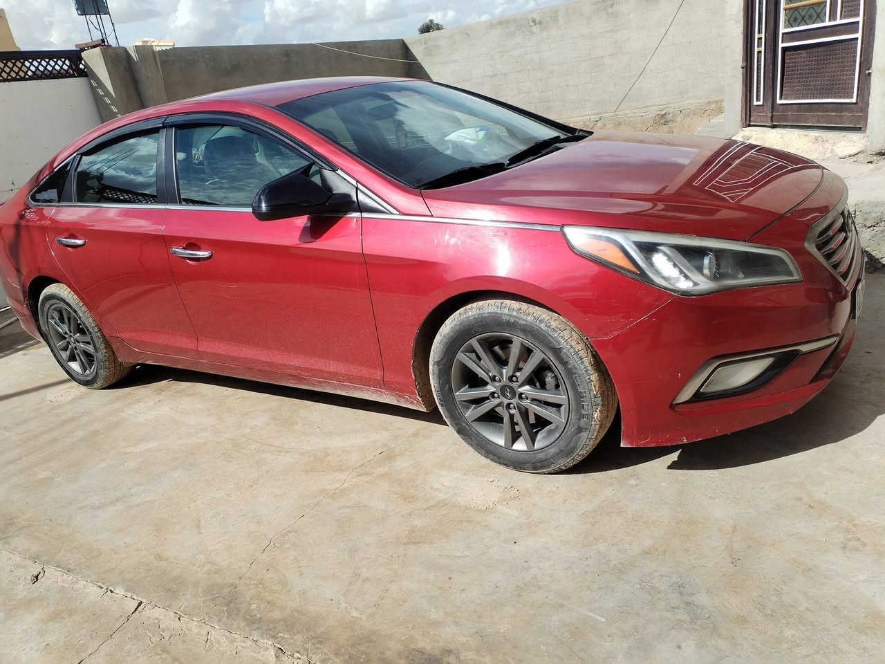 للبيع
سوناته 2017
بيها قطعتين صبغ وتبديل واحد الباب 
سنويه مجدده لغايه 2030
شرط وكاله وتحويل 
بسعر مناسب 
***********
