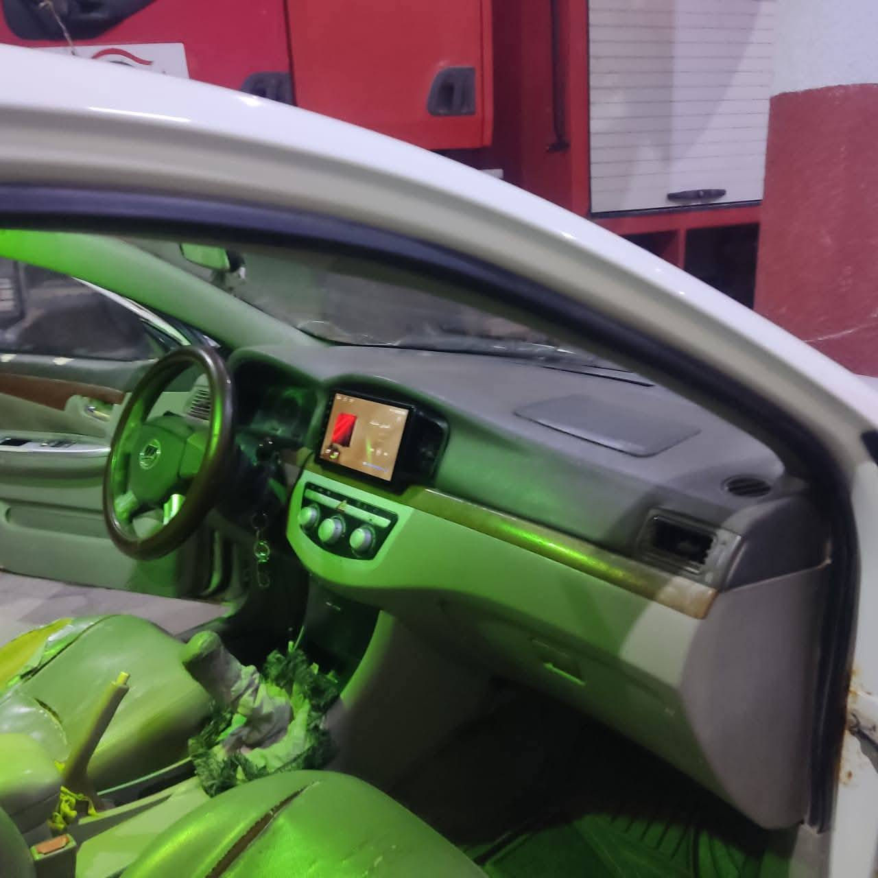 سلام عليكم اخوان اليفان موديل 13للبيع مكفوله من ضربه فقط رشات اثر شخوط وخياسات قليل مكينه كورله ياباني 1800 كهربء شغاله تخم تاير حداديه امام وخلف  شاشه رقم مثنى مداور ثاني يوم السماوه الرميثه سعر 40  ***********
