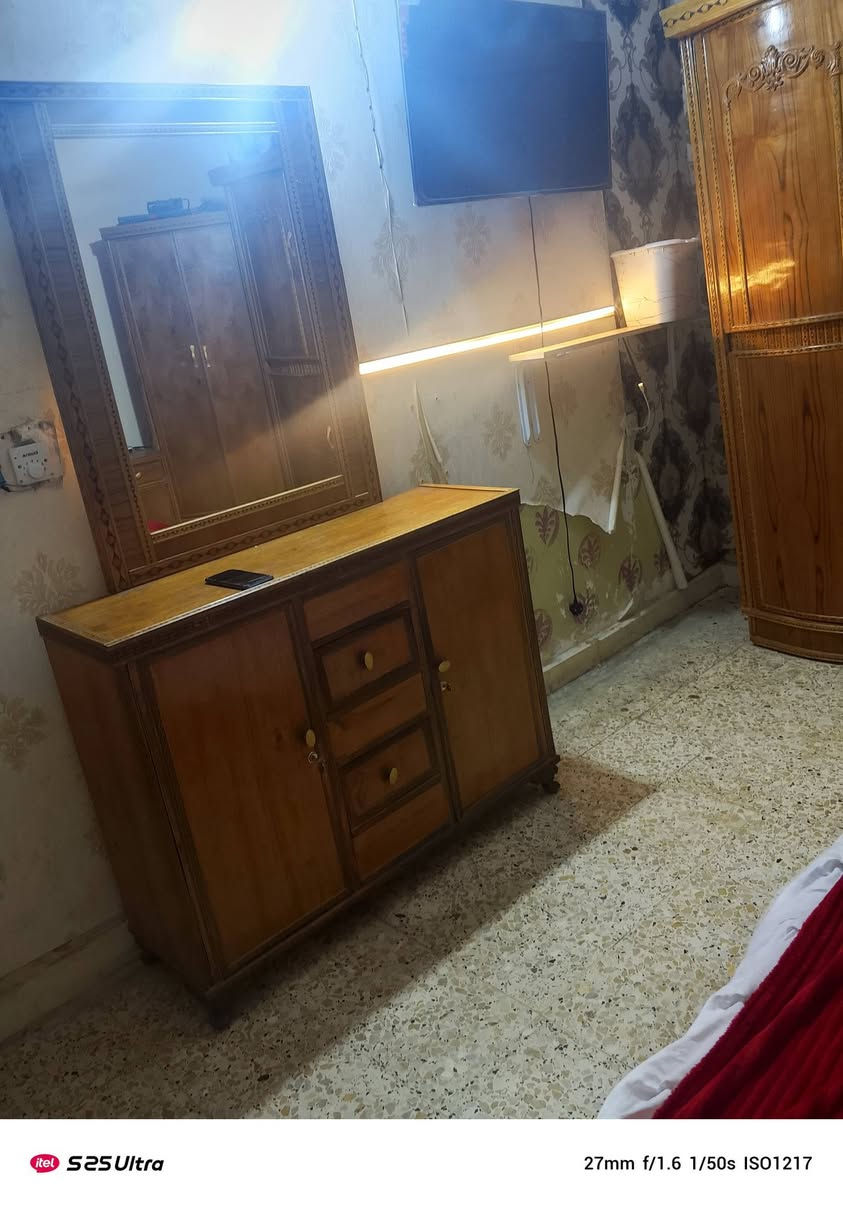 سلام عليكم غرفت نوم للبيع السعر 500لعنوان بغداد لتواصل اتصل او واتساب ***********ا
