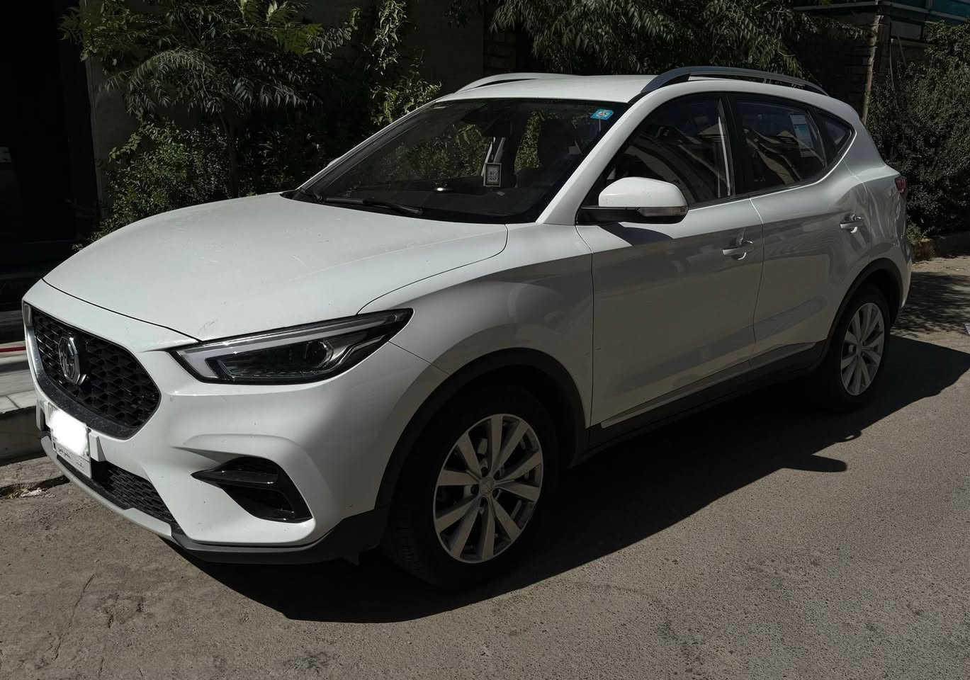 بسم الله الرحمن الرحيم
موديل MG ZS 2024 للبيع

مواصفات السيارة:

الموديل: MG ZS 2024
اللون: ابيض
ناقل حركة: أوتوماتيك
عدد المقاعد: 5 ركاب
محرك: 1.5 لتر و بيه نظام S سبورت
العداد : ٣٥٥٠٠
استهلاك وقود اقتصادي ومناسب للاستخدام اليومي

🔷 التجهيزات والمميزات

شاشة لمس متعددة الوسائط
(حسب الفئة) دعم Apple CarPlay / Android Auto
كاميرا خلفية
حساسات خلفي
تاير سبير جديد ما نازل
تحكم ستيرن 
مثبت سرعة
بلوتوث و USB
اشارات بالمرايا
نوافذ كهربائية
لايتات زينون
جنوط أصلية
مانع انغلاق المكابح ABS نظام
نظام الثبات الإلكتروني ESP
وسائد هوائية متعددة للسلامة
نظام مراقبة ضغط الإطارات 

📌 حالة السيارة

استخدام نظيف جداً
خالية من المشاكل
جاهزة للاستخدام مباشرة
فحص كامل مرحب به
السعر: [$118] بيها مجال بسيط
الموقع : بغداد - الحرية 📍
📞 للتواصل: ***********
