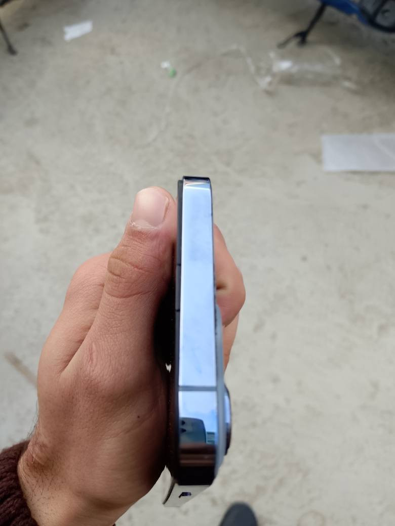 سلام عليكم اخوان 13برو ماكس 512 بطاريه 89 جهاز ممبدل شي بي غير شاشه ورجعت نضربت ومقفول ايكلود ناسي الباسورد جدا نضيف سعره 275 وبي مجال شي بسيط ***********
