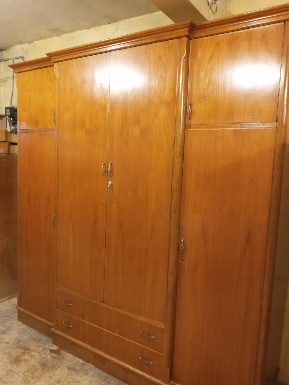 كنتور 4باب ملحق دنك مهوكني شغل ثقيل توصي شرط النضافه العنوان حي الحدباء خلف مرطبات البحرين ت***********
