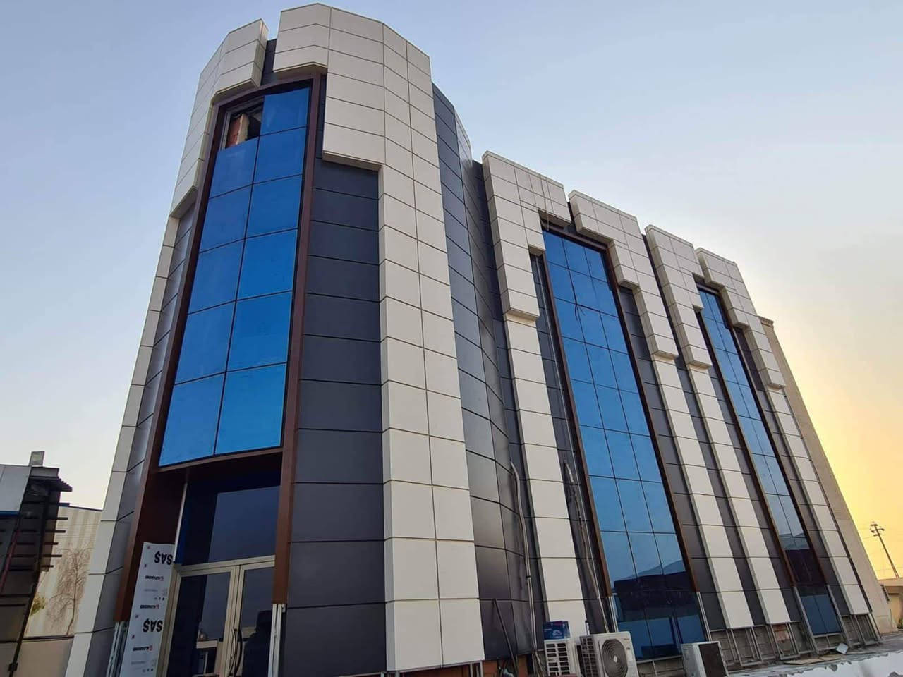 تغليف جميع البنايات ورفع كابون

تغليف واجهات بأسعار مناسبه ✅

لتطوير الواجهات عن الاستعداد لرفع الكابوند الواجهات واستبداله بمواد غير قابلة للاحتراق
نقدم لكم احدث ديكورات(فرونتك، بورسلاين،بوردكس،  كوته سستم، جام 
  
وأعمالنا متطابقه للصور 
ومتقنة وبحرفية عالية 
العمل يتم بكوادر متميزه 
لمسة جمالية تناسب جميع الأذواق
للاستفسار يرجى مراسله الصفحه ✅
#ديكور #فرونتك
*********** وتساب
