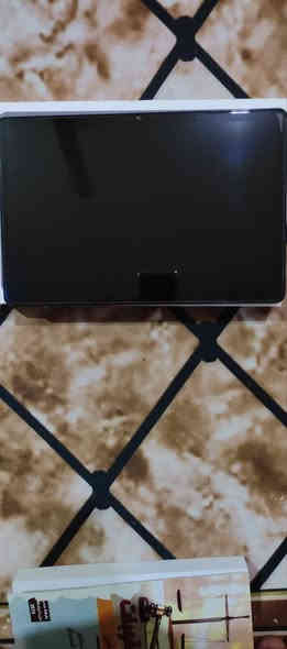 السلام عليكم اخوان للبيع ايباد هونر X8a الشاشة مالته 90هيرتز حجم 11انج بدقة 1200
المعالج مالته Qualcomm Snapdragon
الكامره خلفية 5/اماميه 5
الذاكرة 128+4
نضام التشغل:Android14
البطاريه 8300ملي امبير ماشاء الله فول 
الايباد بس بي هذن الشخوط الي بل ضهر خفيفات من وره الكفر 
الايباد مستعمله افلام مسلسلات دراسه فقط فقط مامنزل بي العاب 
البطاريه اطول فوك اليوم واكثر خير من الله 
سعره 185بي مجال للشراي بي خير ويتدلل 
مكاني بصره صبخة العرب 
رقمي *********** البصرة
