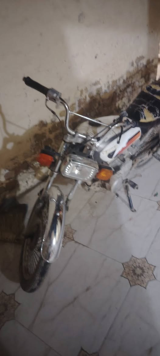 السلام عليكم ورحمة الله وبركاته دراجه للبيع نوع تايكر موديل2020اوراق ضايعه رقم الشاصي موجود والبليته عطلها يده كلج وكعكه صالنصه السعر150وبيها مجال قليل العنوان بابل كريطعه رقم الهاتف***********
