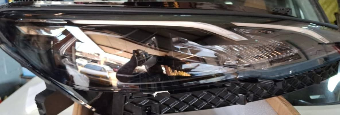 السلام عليكم يتوفر لدينا لايتات
 بي واي دي سيل 5
  اصلي زيرو فتح من سياره الاسعار مناسبه جدا
 الاتصال ***********
