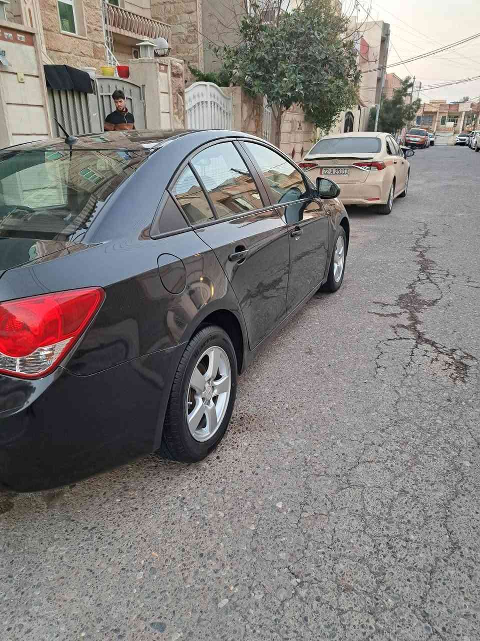 السلام عليكم سيارة شوفرليت كروز 2012 للبيع محرك 1800 رقم اربيل جديد اللون اسود بيها فقط الجاملغات الامامية صبغ اثر شخوط تخم تاير جديد سيارة كاملة سيارة بأسمي تحويل ثاني يوم مكان السيارة اربيل السعر 73 ورقة وبيها مجال للشراي للإستفسار الاتصال على الرقم ***********
