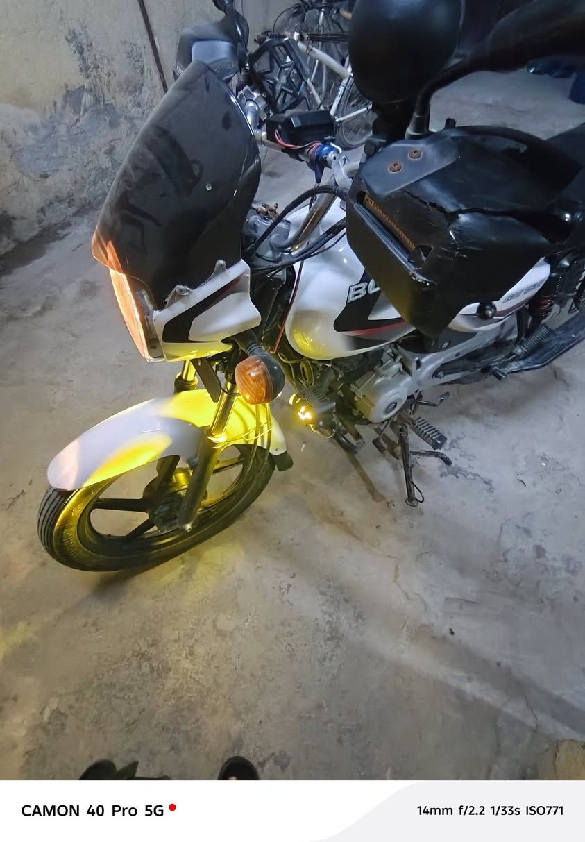 سلام عليكم شباب بوكسر موديل 23 نازله بل 24  ماشيه3000  البيع رقم بغداد بسمي تحويل ثاني يوم  دراجه كفاله السعر المطلوب مليونين وستميه26000  /عنواني بغداد الدورة ابو دشير  رقمي *********** موجود واتساب
