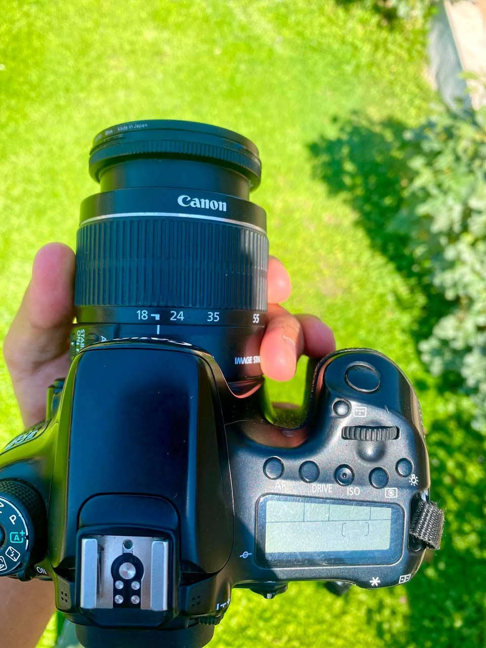 📸لبيع  | Canon EOS 70D بحالة ممتازة جداً 📸
لكل عشاق التصوير، صناع المحتوى، والناشطين في التوثيق الميداني.. فرصة ممتازة لامتلاك كاميرا احترافية غنية عن التعريف وبنظافة تامة!
✨ المواصفات والملحقات:
 الجسم (Body): كاميرا Canon 70D (استعمال شخصي راقٍ ونظيف جداً).
 العدسة: عدسة الكيت الأساسية 18-55mm (تغطية ممتازة للقطات الواسعة والبورتريه).
 الشاشة: شاشة متحركة تعمل باللمس (Flip Screen) - مثالية للزوايا الصعبة وصناع المحتوى.
 الأداء: نظام فوكس سريع جداً ودقيق (Dual Pixel AF) يضمن لك صوراً حادة وفيديو ثابتاً.
 الملحقات الأساسية: (البطارية الأصلية، الشاحن، ورام وحزام  الرقبة).


**إذا كنت صاحب هذا الإعلان وتريد حذفه لأي سبب، رجاءا أرسل رسالة إلى الدعم الفني**