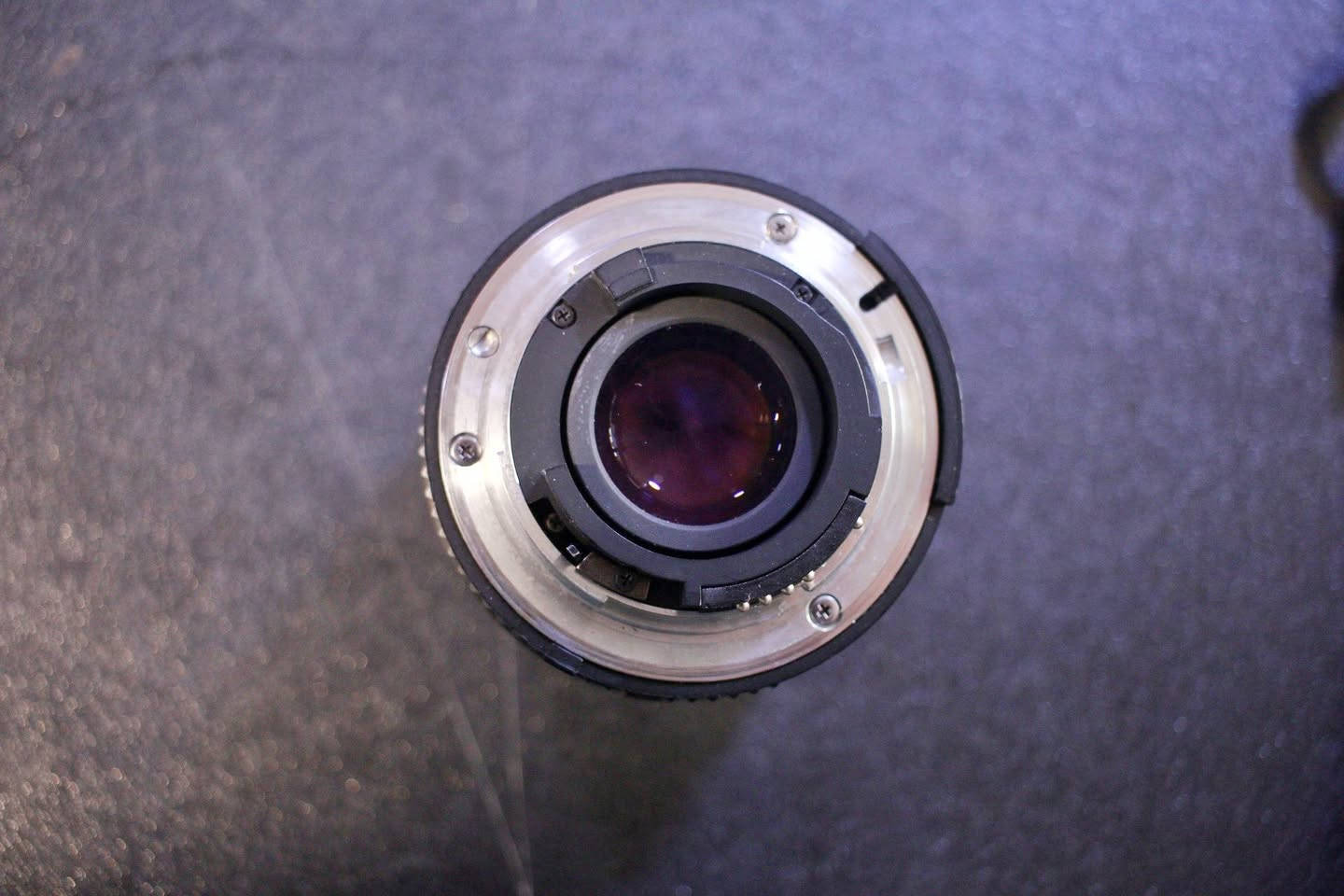 عدسة 50mm f1.8 D لنيكون السعر 80الف مع التوصيل
عدسة 50mm f1.8 D لنيكون 
السعر 80 وي التوصيل النظاقة واضحة كدامكم 100٪
💡 ملاحظة مهمة : العدسة هذي (فئة D) ما بيها موتور فوكس داخلي بالعدسة نفسها. يعني الأوتوفوكس (التركيز التلقائي) يشتغل فقط على كاميرات نيكون اللي تحتوي على موتور فوكس داخلي بالـ Body (مثل فئاتD90، D7000، D7100، D7200،D7500،D610، D750،D810، D850 وغيرها).
 أما الكاميرات من فئة D3000 أو D5000 فراح يشتغل عليها فوكس يدوي (Manual) فقط.

واتساب ***********

