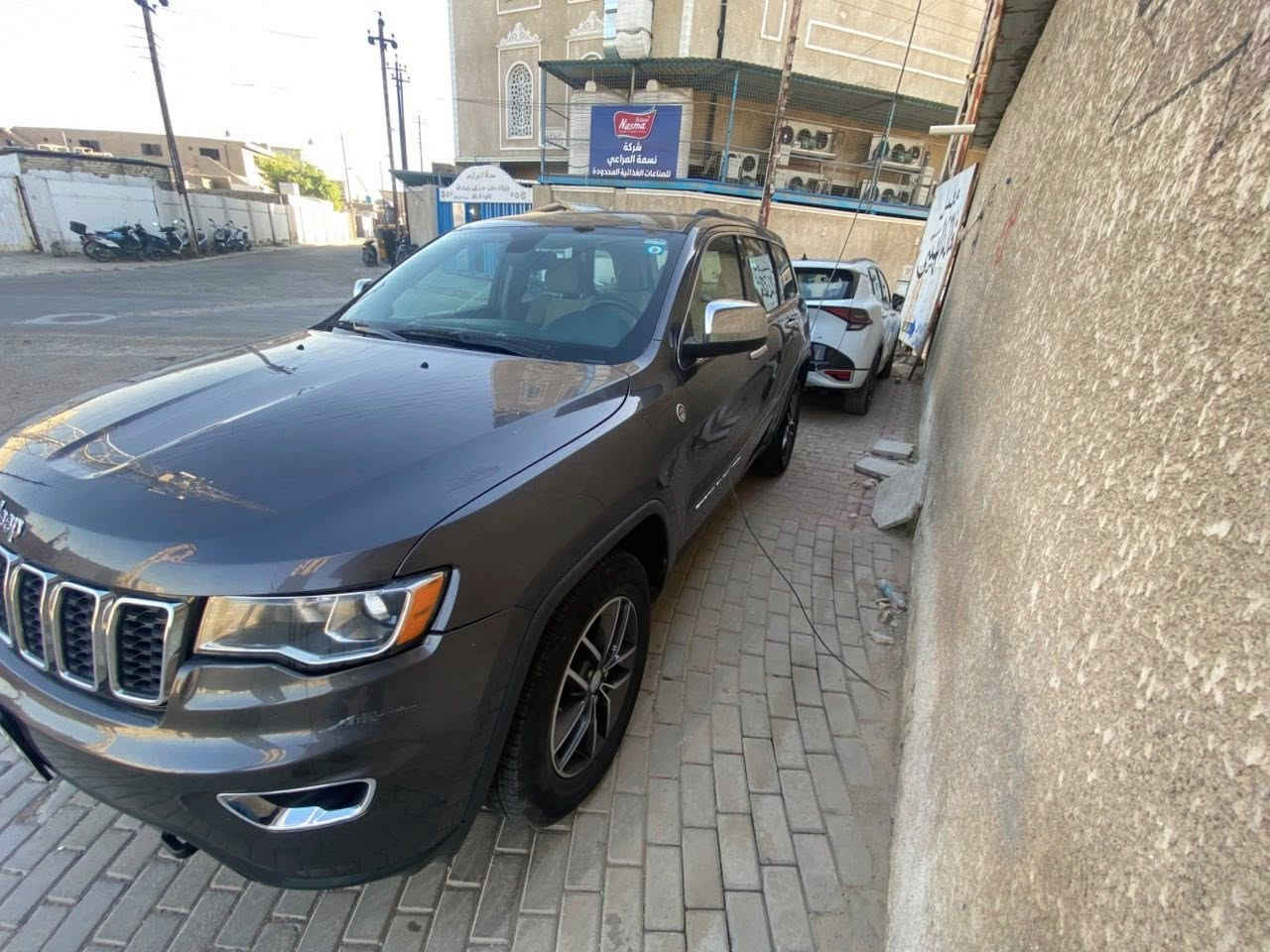 سلام عليكم اخوان 
جيب وارد امريكي   2019 
رقم بغداد باسمي 
صور السونار مرفقه بالمنشور 
السياره جاهزه والحمدلله مابيها اي نواقص 
السعر ٢١٠ وبيها مجال ان شاءالله 
مكان السياره بغداد المنصور    ***********

