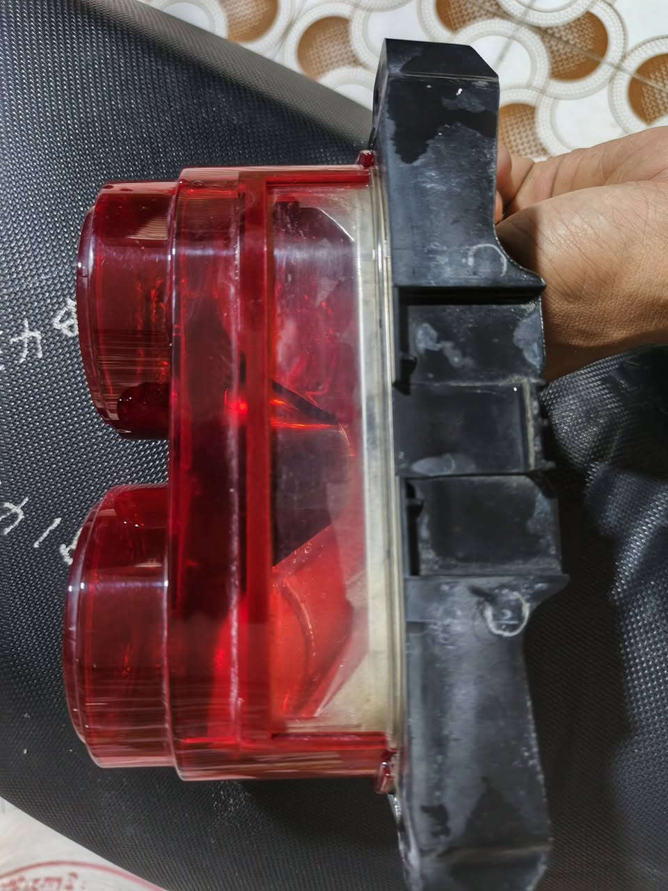 السلام عليكم غراض سكنس جبلي سبايدر وبك لايت وبعد عندي كتف شحن الأصلي البلادي مكاني حله حي الجزائر 
***********
