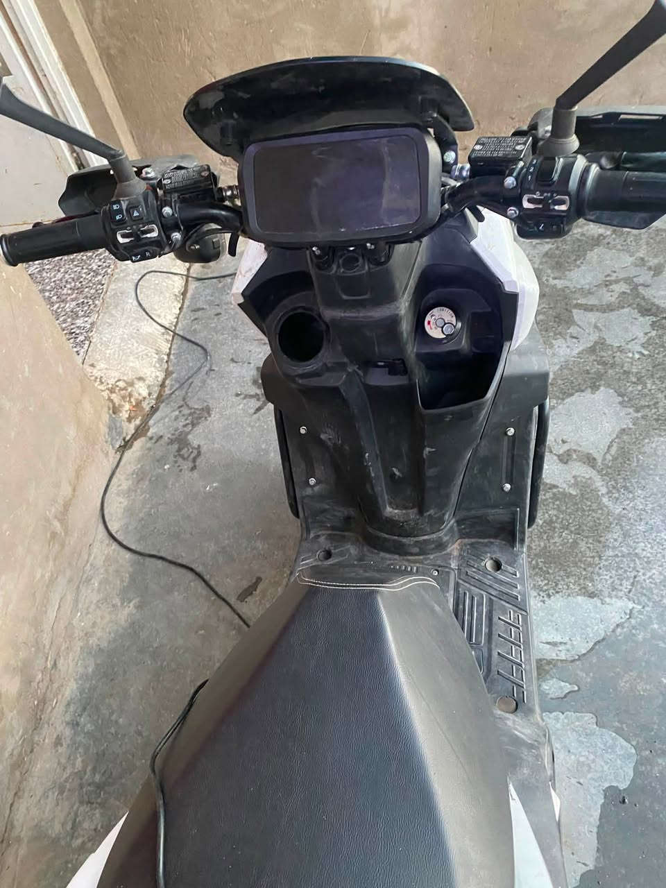 جي شحن ملف(3000) باتري عدد (6) لون ابيض تقطع مسافة بلمشي من 40 الى 45 كيلو السعر 850 الف  بغداد رقمي (***********)
