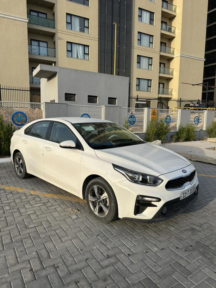 السلام عليكم شباب من رخصة الادمن
سياره للبيع مستعجل 
كيا سيراتو موديل 2019 خليجي✅ 
مكفوله من ضربه ✅
لون ابيض ✅
الممشى 100 ✅
المواصفات / تبريد قطعتين / شاشه كار بلي / داخل لونين / حساسات خلفيه / كامره / لايتات زنون / مري شفط + اشاير /
تحكمات ستيرن جهتين/ 
رقم بغداد انكليزي سياره نضيفه ما ملعوب بيها بأيشي جاهزة وكامله متحط عليها شي 
مكاني بغداد حي الحسين 
السعر 153 وبيها مجال لطيبين 
للأستفسار اكثر الاتصال 
***********
***********
