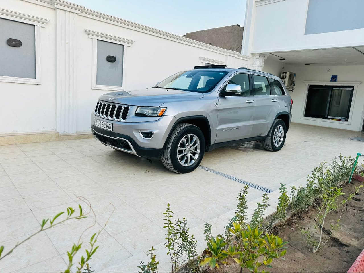 رمضان كريم علينه وعليكم نشالله         سلام عليكم جيب البيع 
جيب گراند شيروكى2015 
السعر164 وبيها مجال جدن قليل 
سياره بدون يرباك 
العنوان بغداد الدوره البعيثه 
الهاتف ***********
🚀 عدكم علم يعني الموديل 2015 بس بانزين عادي يعني شكل الربعطعش 
يعني انسه اسم دونص بل خير الصير من نصيبه
صور الحادث مرفقه بل منشور فقط حادث مريكه تلث قطع صبغ فقط  . 
سياره بدون ايرباك يعني كفاله من اليرباك 
** ماشى110 كم .
1_  سكف بانوراما  
2-كشن هيتر وكشن تبريت.
3-كشن كهربا ئي وكشن مساج.
4-استيرن هيتر *- استيرن شفطاط وتحكم *- مكان قرص سيدي
5-لايد ليد + لايدزينون.
6-مرايا هيتر *-مرايه حساس .
7-ئوتوبريك *-ئوتو ترافلايت *-ئوتوستارد. تحديد سرعه
8- 10 سماعة+ ديجه ي بل سندوق بلاد شريكه  
9-تبريد مركزي *-صندوق شفط .
10-يدات نيكل +يدات بصمه .
 11- مرايه ومرايه رادار .
12- طايرات جديد شريكه سبيرمقدس مانازل ..
14 تحديد سرعه . شغال
15دعاميه كدام ودعاميه وره بي رادار وحساسات.
16-.السعر 164 وبيها مجال جدن قليل ماكو هيج سعر بل خير الصير من نصيبه
كل جسم شرط عل وضع بلاد شريكة 
ملاحض/رقم جديد هزه وسنويه  كل جدي Colombo, Sri Lanka
