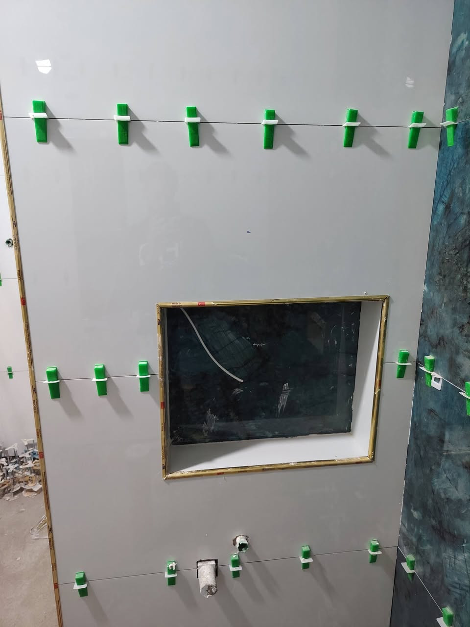 السلام عليكم
خلفه سيراميك وكاشي ومرمر والواح بورسلين شغل درجه اولى التزام ف العمل دقه عاليه استلام مهندس متواجد في بغداد ***********
