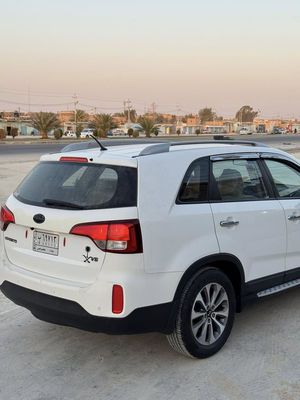 السلام عليكم
للبيع KIA SORENTO 
موديل:2014✅
اللون:ابيض 
رقم بغداد
🔅سبعه راكب
🔅سته سلندر
🔅3قطع تبريد
🔅نضام ECO الاقتصادي
🔅مري شفط
🔅اشاير مرايه 
🔅حساسات إماميه 
🔅حساسات خلفيه
🔅مثبت سرعه
🔅تبريد بيانو
🔅يدات نيكل 
🔅تحكمات ستيرن 
🔅مانع انزلاق 
🔅دفع رباعي 
🔅منضومه زنون كامله
🔅لد امامي
🔅شاشه ايباد + كامره داخل الشاشه
🔅 ماشيه 120 الف وقابل للزياده 
🔅ويل حجم 18 كروم 

السياره جديده وخير من الله مكفوله عدا صبغ بالدعاميه الخلفيه فقط.
السعر 183وبيها مجال

مكان السياره الأنبار/هيت
هـ/***********
