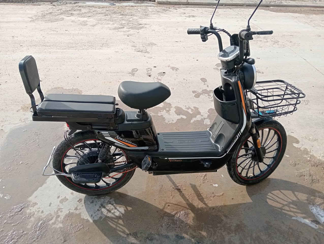 ماطور شحن للبيع 5 بطاريات بيتي موصل جانب الايسر مزارع زيونه مقابيل دائره مرور  السعر 150 الف 
***********
***********
