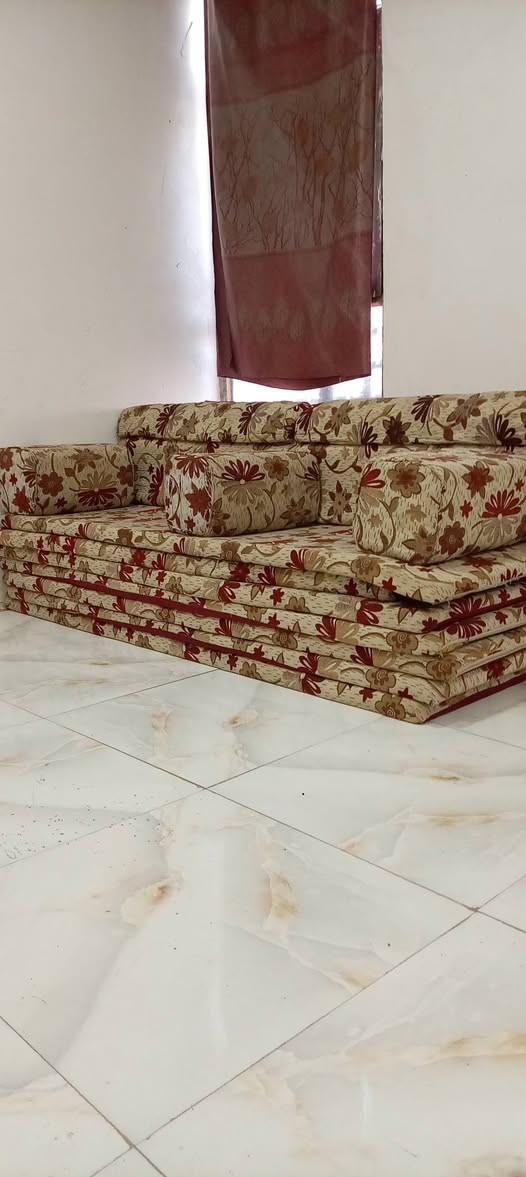 للبيع 
جلسه عربيه 8 دواشك 16متر 
السعر    175وبيه مجال      *********** 
حي العسكري

