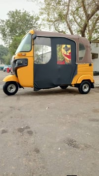 عندي تكتك للبيع 2022 رقم وسنويه بيها طخا بجاملغ ليسار ومعمرا وصابغها ص...