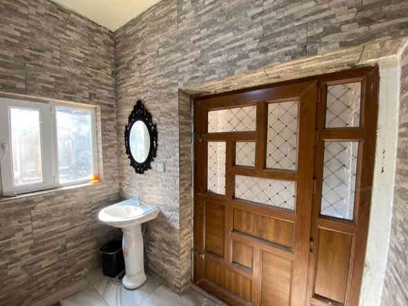 دار سكني للبيع  | حي الفرات
_______________________________
 الموقع | مميز جداً مقابل كلية الطب  
_______________________________
 المساحة | 335 م2
الواجهة | 10.5 م
_______________________________
تفاصيل الدار :
🔹 الطابق الارضي : 
3 غرف نوم الطابق الارضي
 استقبال + صالة + مطبخ + صحيات متكاملة
           حديقة - كراج كبير
🔹 الطابق الاول 
مكون من شقق 2 لكل منها درج خاص 
(كل شقة مكونة من غرفة ومطبخ وصحيات )
_______________________________
للاستفسار اكثر زورونا في مكتبنا الكائن في :
ديوانية - الجزائر- مقابل برج الامراء 
مجاور مستشفى الحياة للعيون - د.حسنين
او الاتصـــال على الارقام
***********
***********
