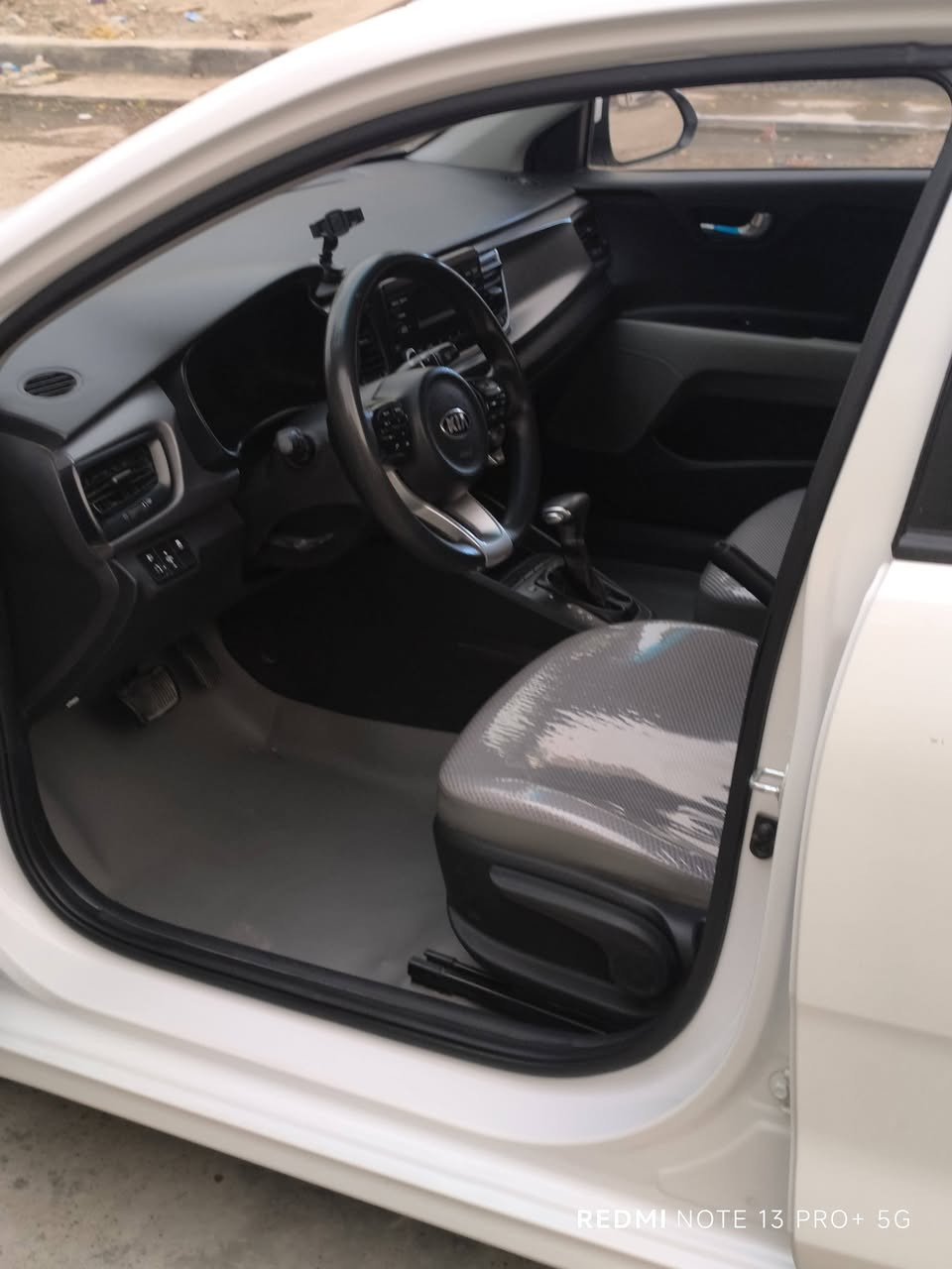 السلام عليكم 🌹
كيا ريو 2018 خليجي / محرك 1400
بيها ضربة جاملغ صفحة اليمنى باب الصدر والخلف باب الصدر 
كير + مكينة مكفولات 
تخم تاير باتري جديد 
تبريد جديد 
***********
السعر  95
