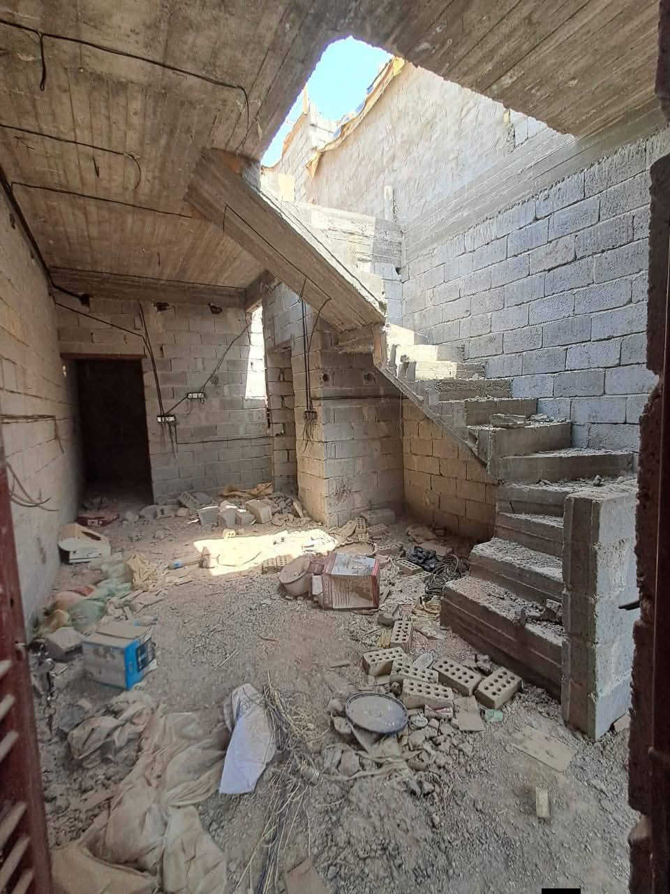 سلام عليكم
هيكل ٥٠ متر للبيع طابق واحد 
بلوك العتبه  صب كونكريت 
حي الامامين شارع البرج للبيع 
للاستفسار ***********
