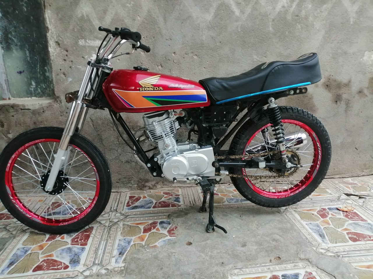 سلام عليكم دراجه نامه شلامجه للبيع
اوراق سكنر ٢٦ صارلهه ٤٠ يوم من اتعمرت دراجه
ويلات رياضي امس شديتهن دبل كدام باكستاني
دراجه كارتون ومكفوله
السعر ٦٥٠ وبيهه مجال للشراي مستعجل على بيع
عنواني القرنه ناحية الثغر رقمي ***********
