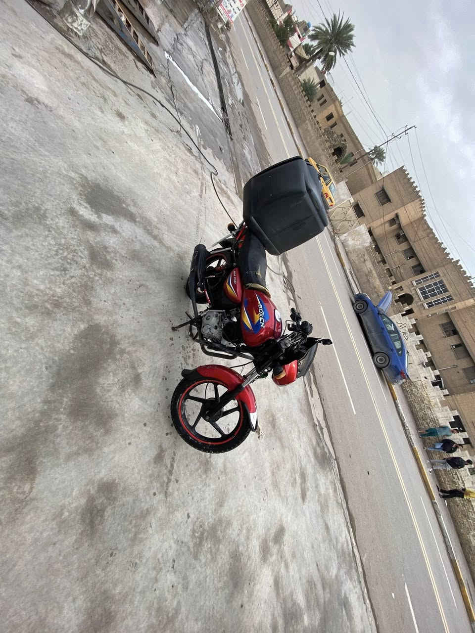 سلام عليكم دراجه بوكسر موديل ٢٠٢٠كامله من كلشي تأخذها كبل للشغل شادلها زوج تغيرات جدد ودراجه خير من الله مجفته يم شركه موجود وصل تجفيت وبعدها داخله بل ضمان ودراجه ماشي بمعامله رقم وعابره الهزه رقمي وتساب وعل خط ***********السعر مليون و٦٠٠
