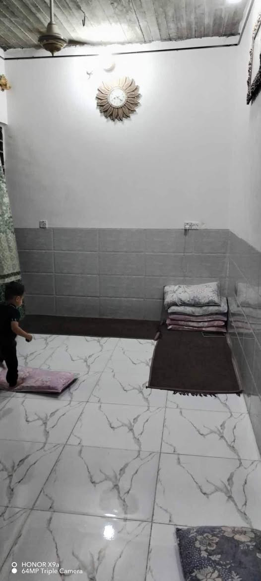 البيت جديد
أساس تجعيب اوصبه

بنيان بلوك سكف صب 

تخاريج جوه فوك 

ستقبال 

صاله 

مطبخ حار 

غرفتين فوك تخاريج 

السكف الثاني صب 

تشاريف طابوق 

ارضيه بورسلين 

جدار سيراميك
***********
واتساب فقط
