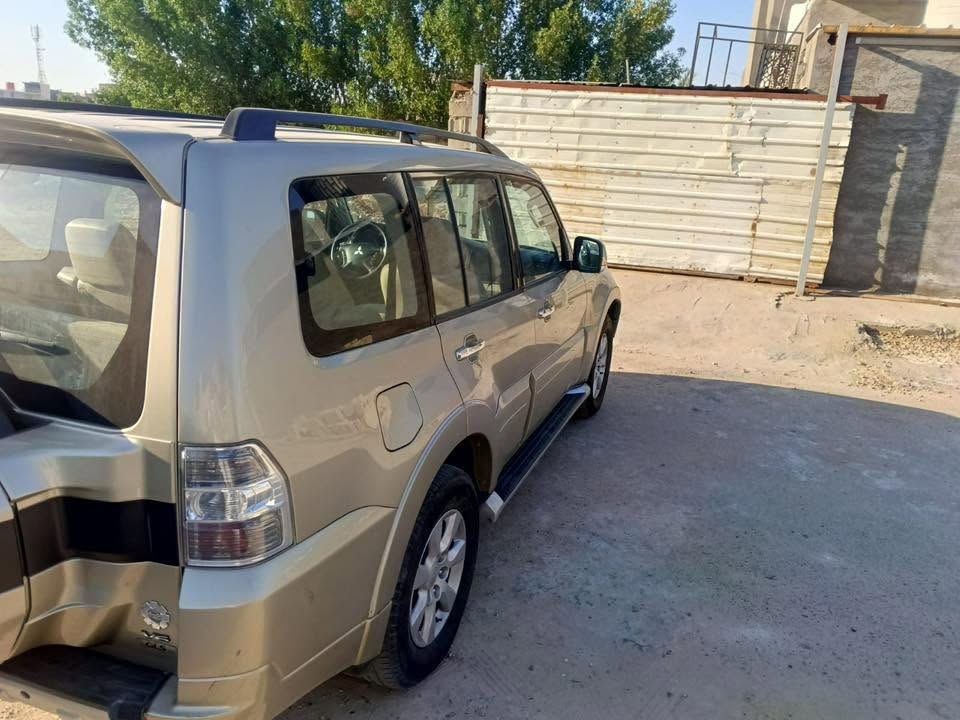 باجيرو للبيع..
موديل ٢٠١٨ رقم سليمانيه رقم وهزه وسنويه جدد باسمنه مواصفات الباجيرو معروفه بدون حادث ماشية ١٣٤ الف 
السعر ٢٠٠ وبي مجال 
مكان السياره بغداد ابي غريب
***********
