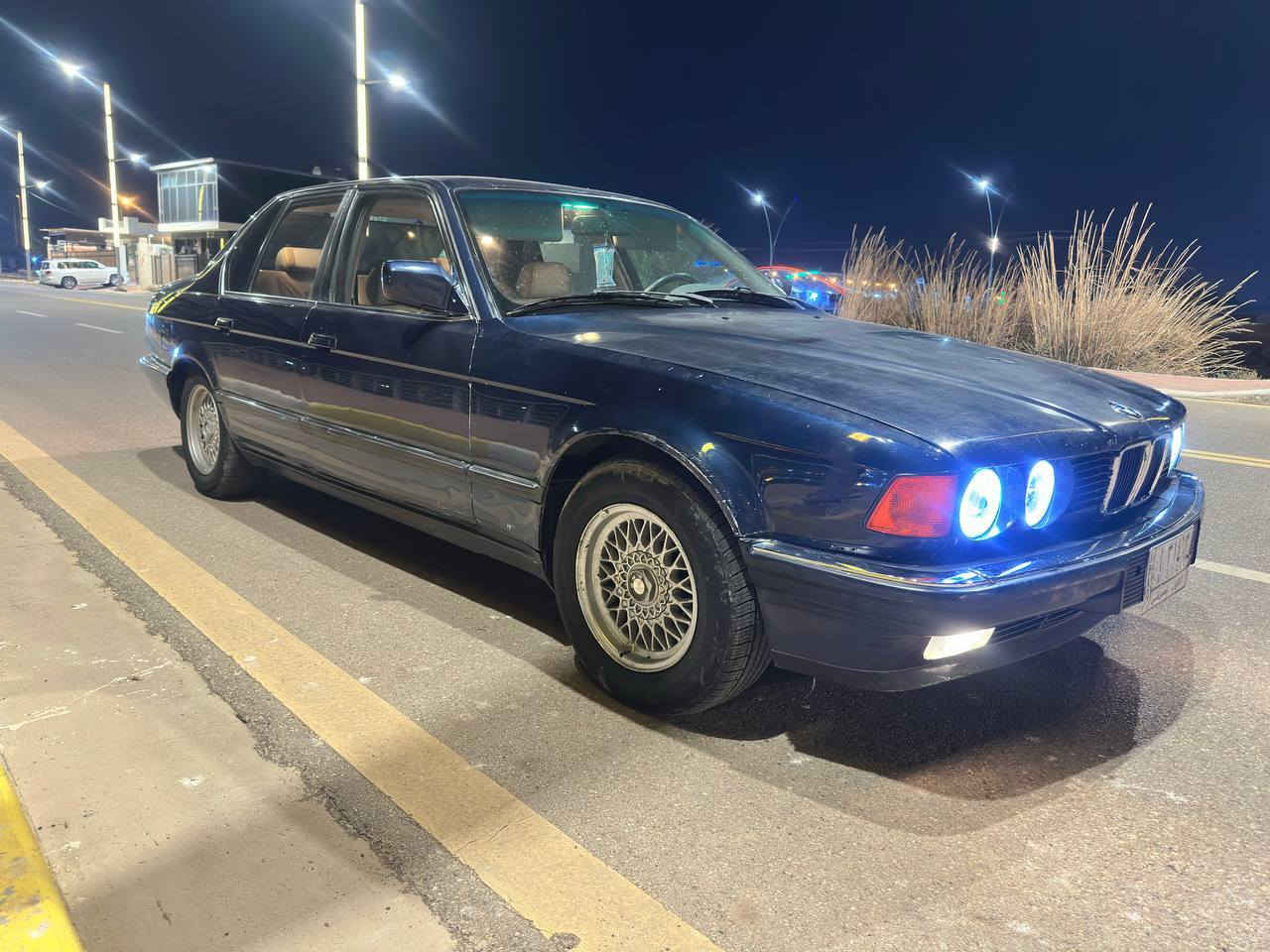 سلام عليكم البيع موديل ٩٢ فول كير محرك شرط تبريد سيارة بيه جراد بنيد وقماره مال جناي الف ما تصرف عليه تحويل مباشر عنوان الرمادي سعر ٥٥ بيه مجال ***********
