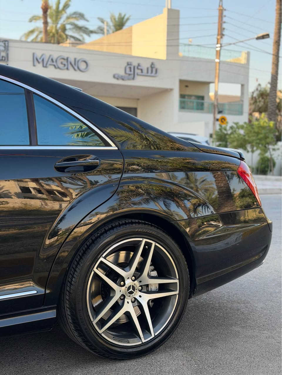 مرسيدس S63 موديل 2007 وارد يابان كفاله عامه بدون صبغ بدون تبديل 
السياره AMG اصل وبيها نصبه تخبل
رقم سليمانيه الجديد 
ماشيه 93 الف كيلو
السياره جاهزه بدون اي نقص وكل اوبشناتها شغالة
وبدون اي مسج
كشنات 4 كهرباء وخزن وتبريد وتدفئة 
بيبان شفط
جنطه كهرباء
ناضور ليلي كروز سرعه
دبلات هيدروليك شغاله 
تحكم ستيرن كأمره خلفيه 
حساسات امامي وخلفي
حداديه امامي وخلفي جديده 
تخم تاير جديد ستوني شاده
مكينه وكير جدد 
كهربائيات كله شغاله وبدون نقص
تجاوي كهرباء كشنات مساج
بصمة أبواب 4 دخول ذكي
گزوز AMG وبيها صوت يخبل رعب بلاد
فجوج بريك AMG 
وبعد هواي بيها مواصفات 
السعر225 وبيها مجال بسيط جدا 
مكاني بغداد السيديه 
*********** بغداد, العراق
