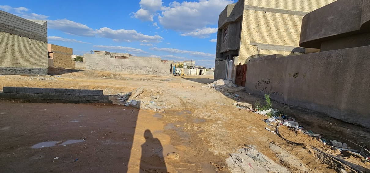 بيع مستعجل.....بيع مستعجل وبسعر مناسب 
18 مليون قفل 🔐🔐🔐

قطعة 100 م الواجهة 7 متر والباقي نزال بمجمع بوابة الجنوب 2 قرب مرقد سيد اسماعيل ع 
🎬 يوجد فيديوا بالتعلقيات يوضح كلشي 

أي إستفسار يرجى الاتصال أو المراسلة على الأرقام التالية: 
☎️ ***********
☎️*********** محمد أبو ملاك الحسناوي
