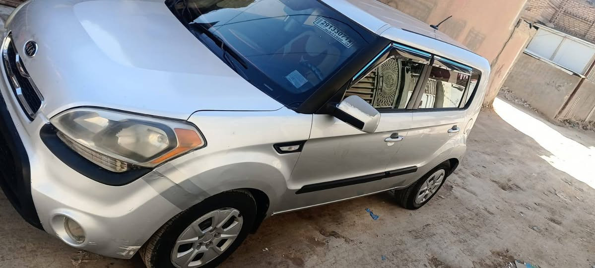 سلام عليكم كيا صول موديل 2012 أمريكي بيه صبغ 3قطع اثر جراد بدون دواخل ولباقي مكفولة سياره جديده  كير مكينه وحداديه تخم تاير تبريد كله جديد تحويل ثاني يوم مكانها حله بابل نادر السعر 78 وبيها مجال بسيط مكينه 1600 
***********
