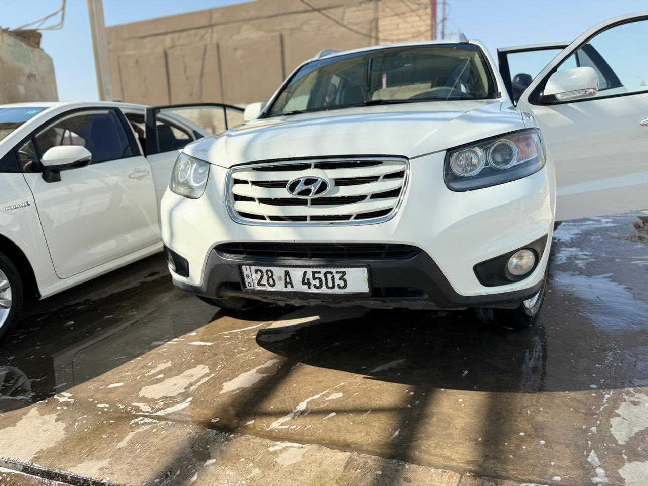 السلام عليكم
( هونداي سنتافي 2012 ابيض خليجي ) 
سياره رقم نجف 🔺

سياره فول موصفات 1/1 ( فتحه - 3قطع تبريد - 6 سلندر - ….) 
سياره باسمي - بيها 3 قطع بارد 

سعر 160 وبيها مجال ان شاءالله 
مكان سياره ديوانيه 
***********

مكلف بالنشر الاتصال على صاحب سياره
