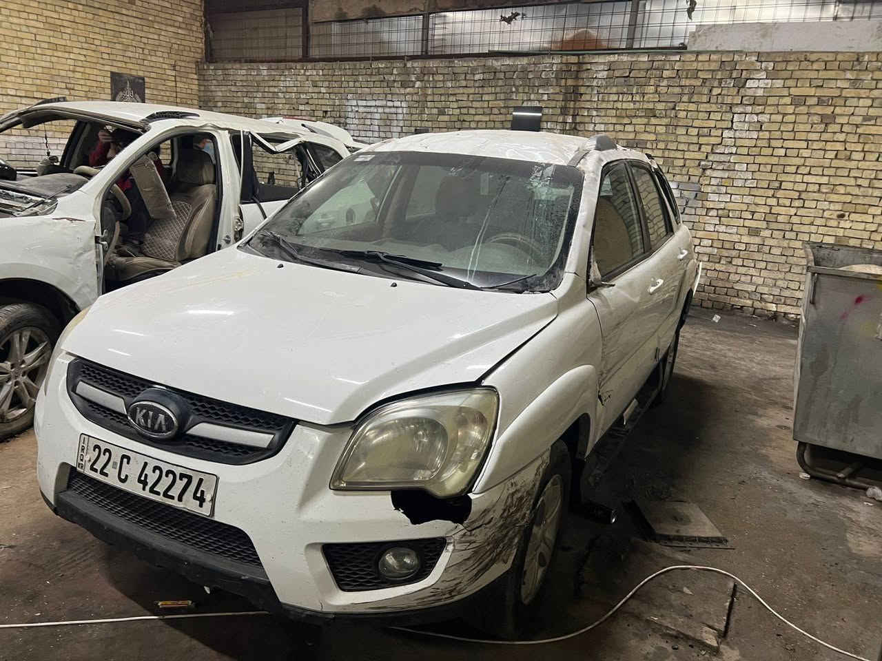 السلام عليكم اخوان للبيع كيا سبورتج موديل 2010 رقم اربيل الدولي شرط تحويل رقم ونسويه وهزه كله جديد سياره كير محرك داخل كلها شغال السياره بيها حادث وبيعها على حادثه السعر 65 ورقه وبيه مجال لشراي للاتصال بل رقم ‎*********** مكان سياره بغداد
