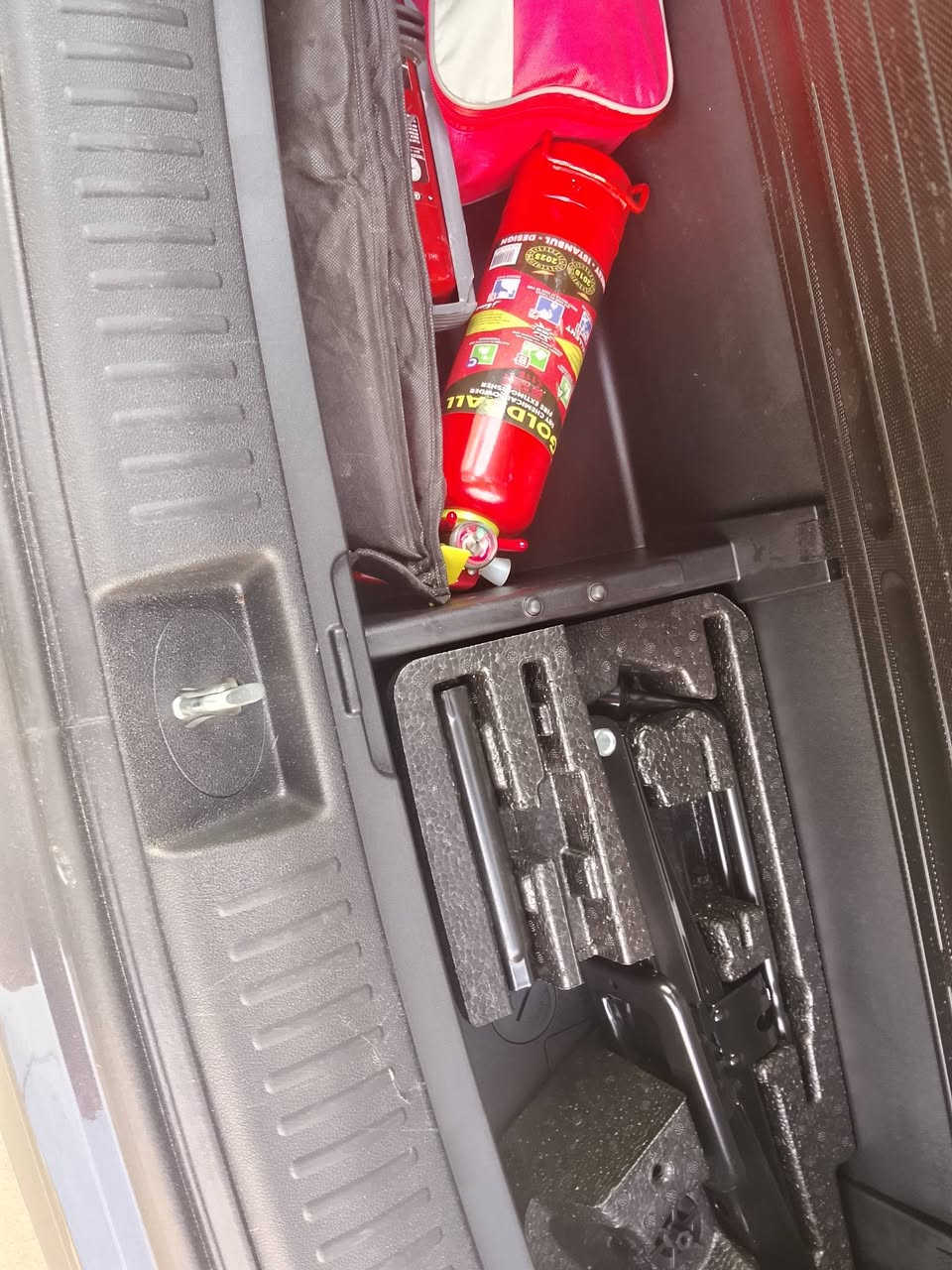 السلام عليكم سياره سورنتو موديل 18 خليجي فول موصفات ما بيه اي ضرار سيره 4 سلندر اسبير ما نزل بيه ماشيه 35 الف فقط الرقم الموبيل *********** السعر 170
