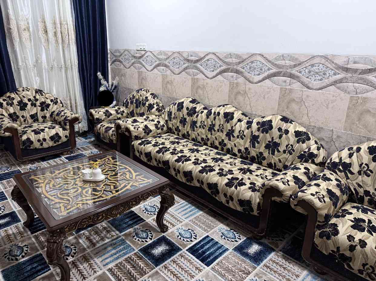 تخم قنفات للبيع
مستعمل نظافة￼￼ 95% لا كسر ولا شي 
اخو الجديد تقريباً
10 نفرات 
6 قطع يجي 
مكاني موصل حي المزارع 
السعر 350 الف 
الشراي يتواصل خاص او يتصل واتس
***********
