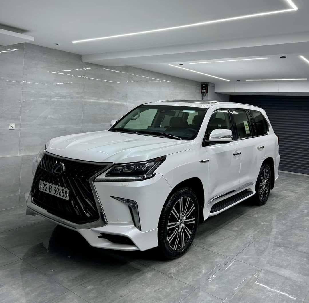 بسم الله الرحمن الرحيم يوجد لكزز للبيع موديل 2018// ماشيه 80//رقم الهاتف ***********
